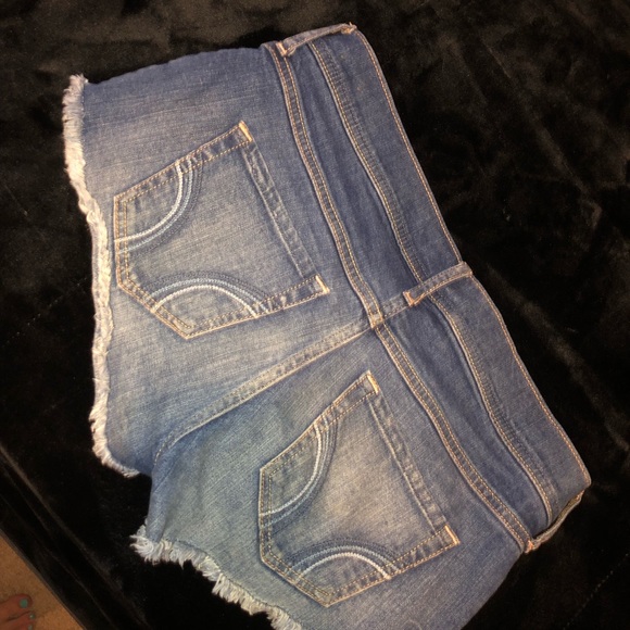 Hollister Jean Shorts - Picture 2 of 3